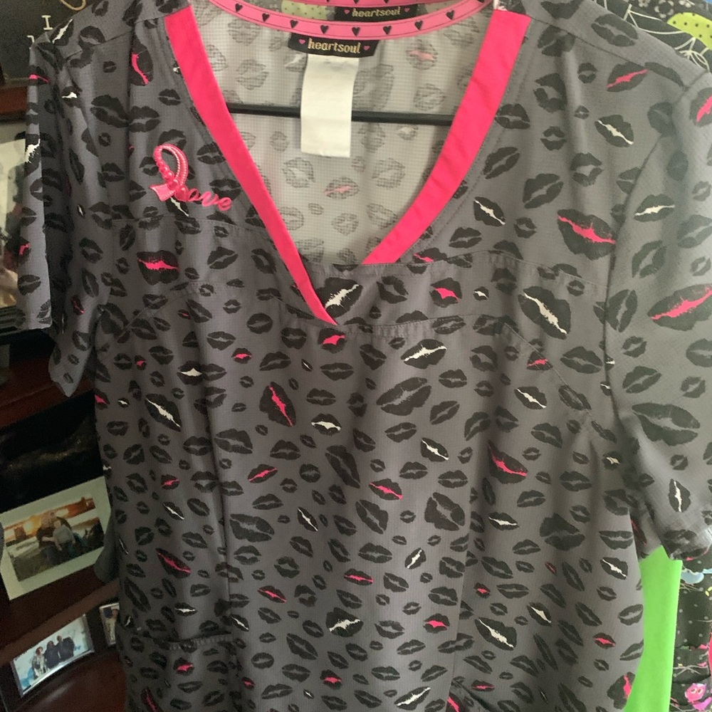 2 Women’s HeartSoul Scrubs Lip Print & Owl Print LARGE